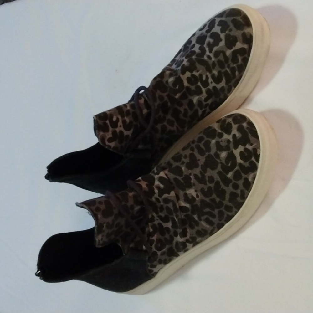 🌞🌞🌞Very G size 9 black and gray leopard print EUC